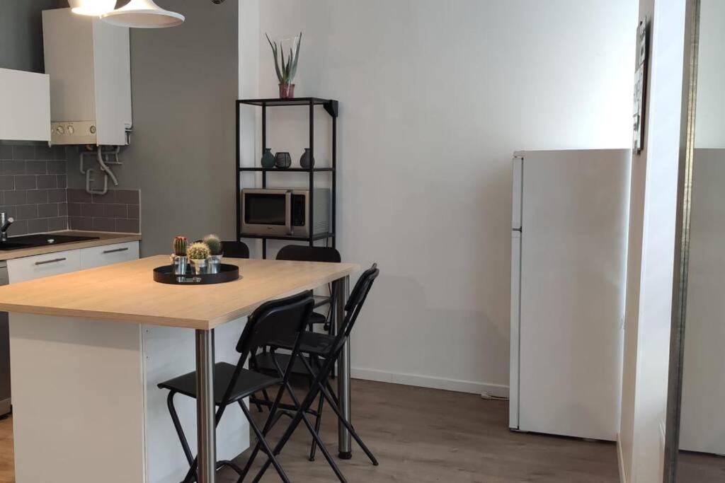 Logement 5 Personnes Proche Cv Et Parking Prive Apartment Saint-Etienne  Luaran gambar