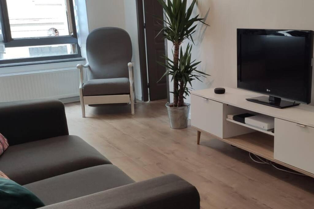 Logement 5 Personnes Proche Cv Et Parking Prive Apartment Saint-Etienne  Luaran gambar
